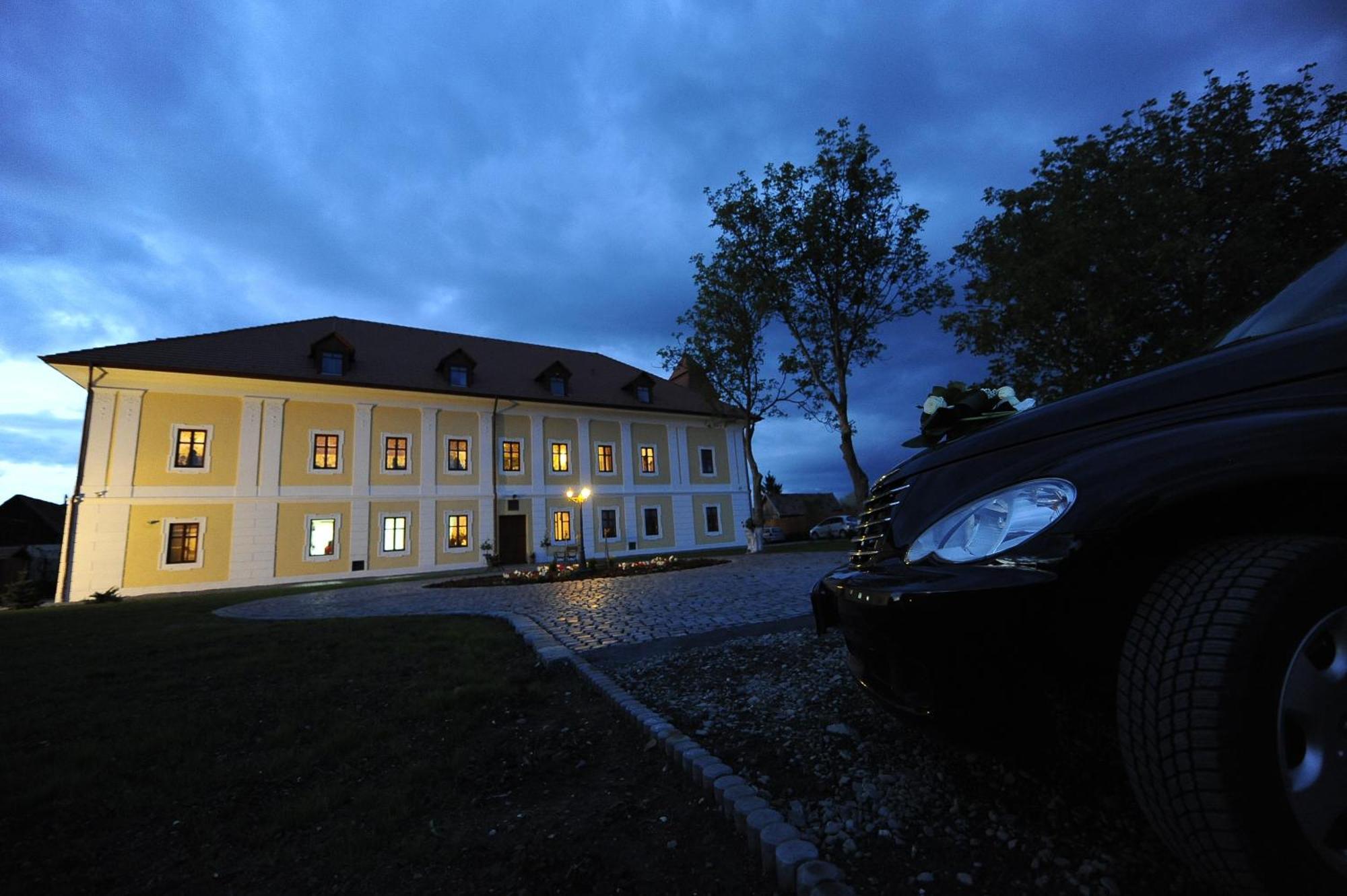 Castel Haller Ogra Extérieur photo
